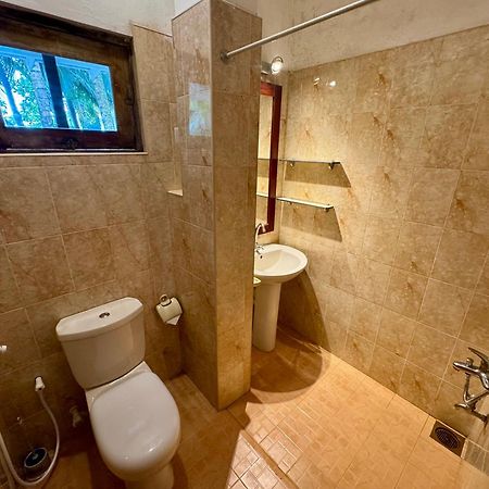 Brinkhouse Guesthouse , Unawatuna Beach エクステリア 写真
