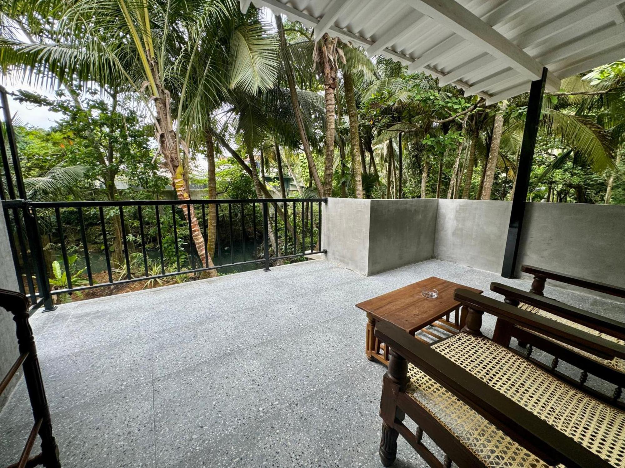 Brinkhouse Guesthouse , Unawatuna Beach エクステリア 写真